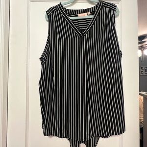 EVRI Black and White Sleeveless Boxy Blouse